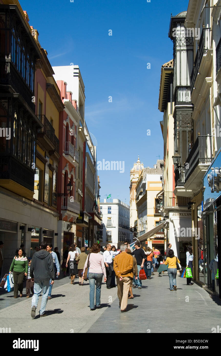 Wichtigsten Einkaufsstraßen, Tetuan Street in der Nähe von Sierpes Street, Sevilla, Andalusien, Spanien, Europa Stockfoto
