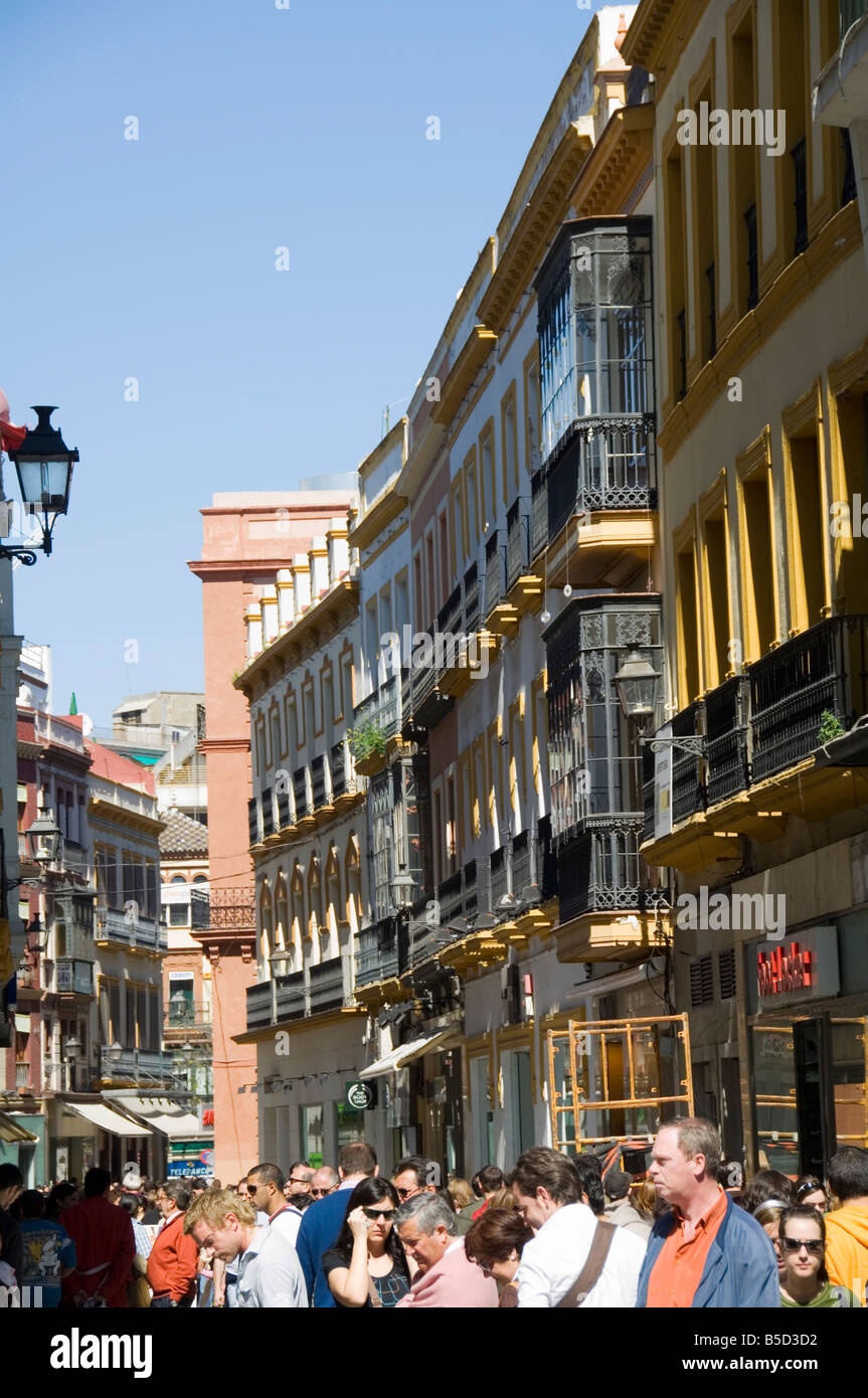 Wichtigsten Einkaufsstraßen, Tetuan Street in der Nähe von Sierpes Street, Sevilla, Andalusien, Spanien, Europa Stockfoto
