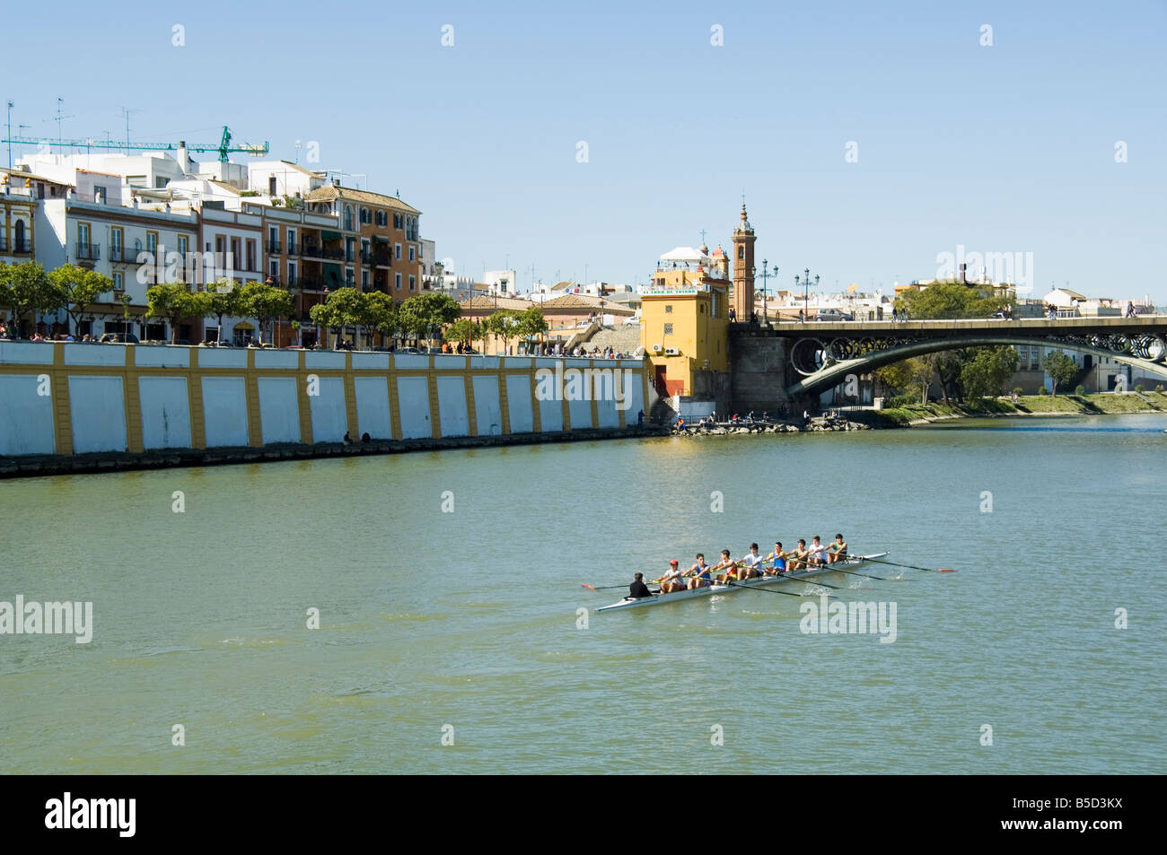 Puente de Isabel II, auch bekannt als Puente de Triana, Fluss Rio Guadalquivir, Sevilla, Andalusien, Spanien Stockfoto