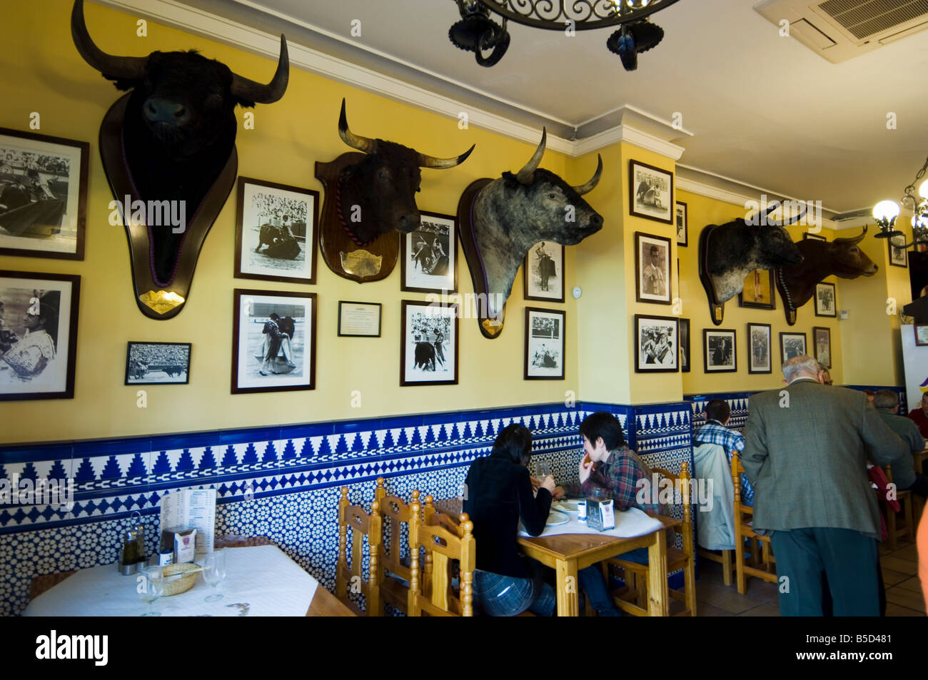 Tapas-Bar und Restaurant in der Gegend von El Arenal in der Nähe der  Stierkampfarena, Sevilla, Andalusien, Spanien, Europa Stockfotografie -  Alamy