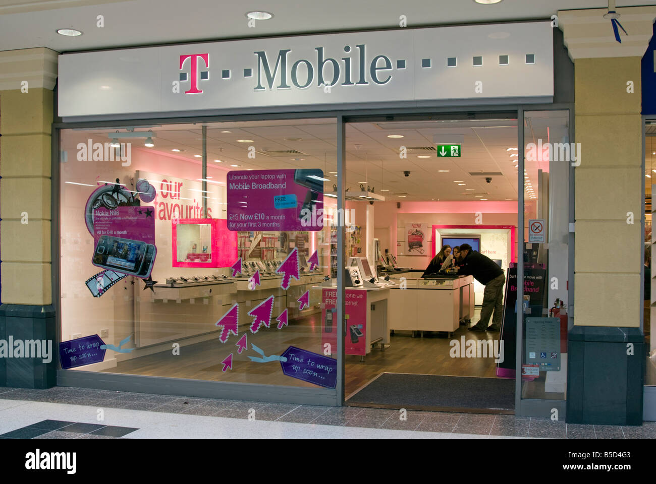 (Archiv-Bild} Alte T-Mobile Handy-Shop - Aylesbury - Böcke Stockfoto