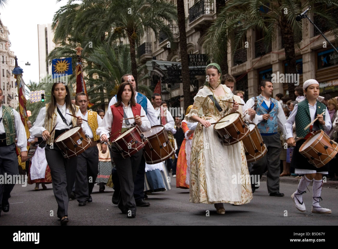 Trommler im spanischen bürgerlichen Parade Valencia feiert seinen Fiesta Nou D Octubre 9. Oktober Valencia, Spanien Stockfoto