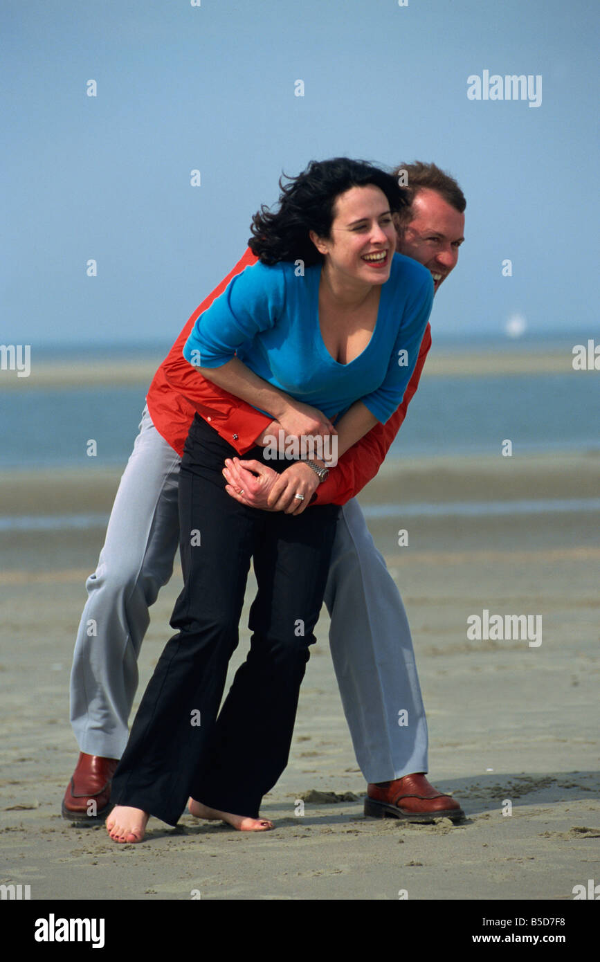 Paar am Strand, West Wittering, Sussex, England, Europa Stockfoto