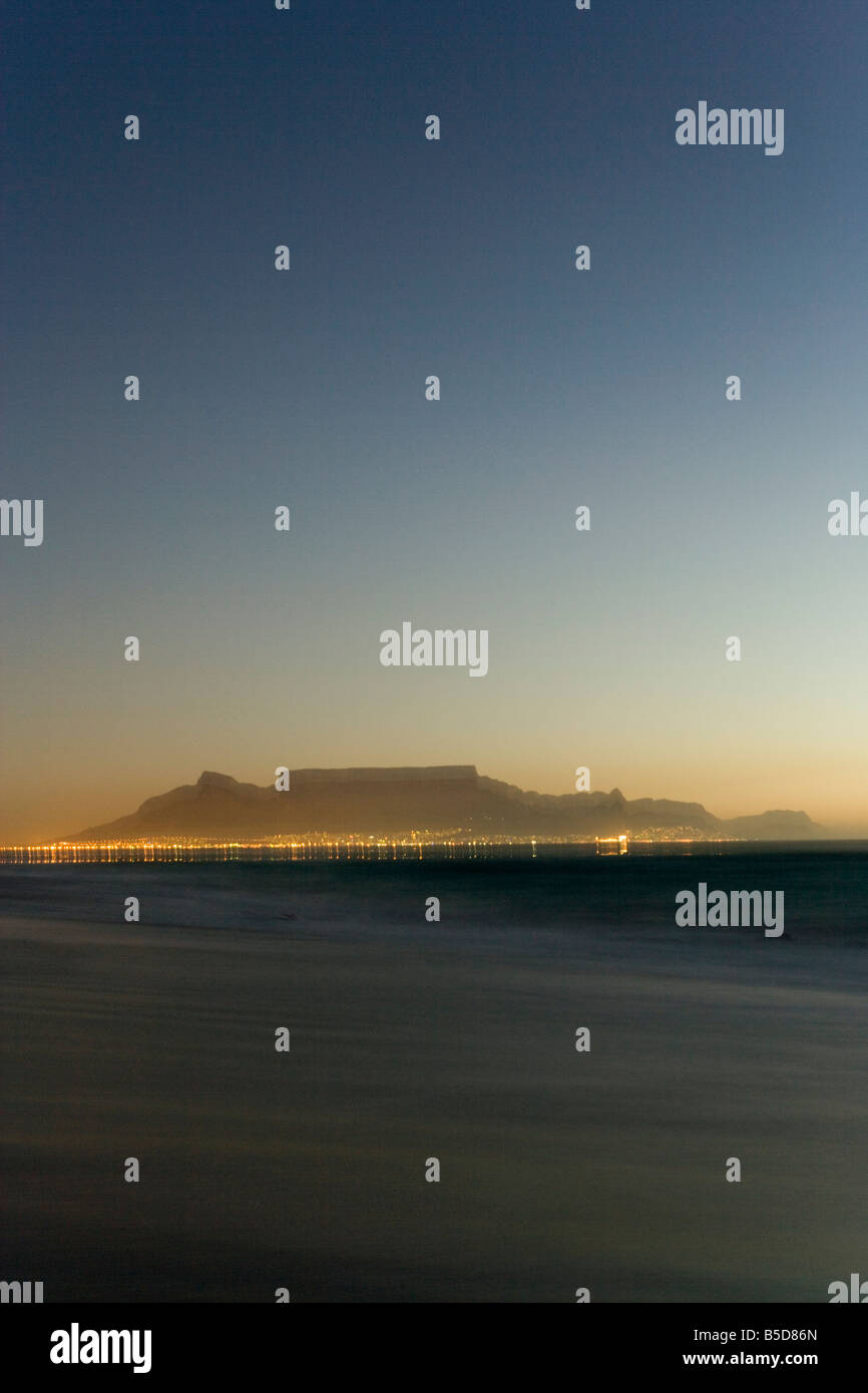 Tafelberg von Bloubergstrand, Kapstadt, Westkap, Südafrika Stockfoto