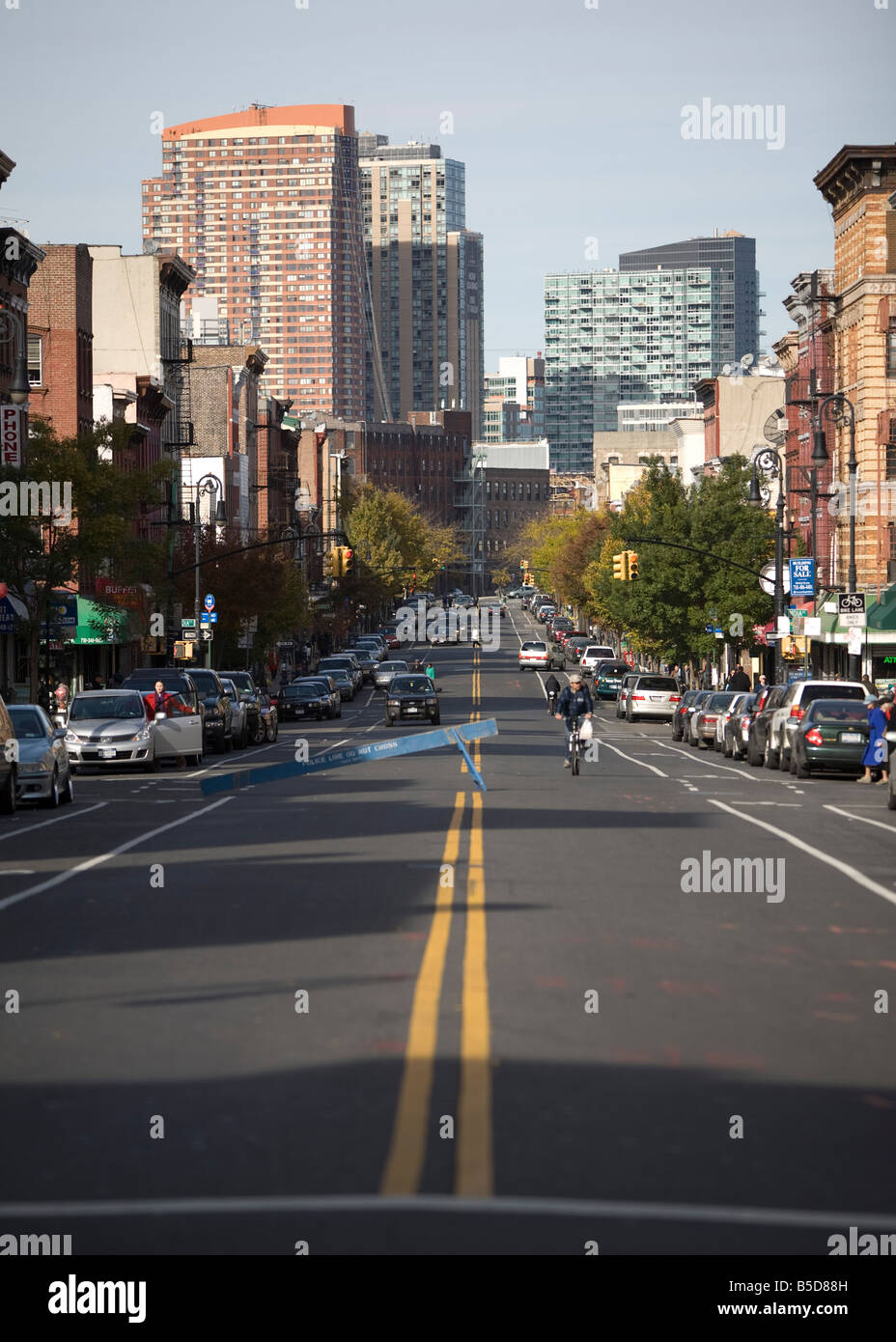 Blick nach Norden auf Manhattan Ave Greenpoint Brooklyn NY Stockfoto