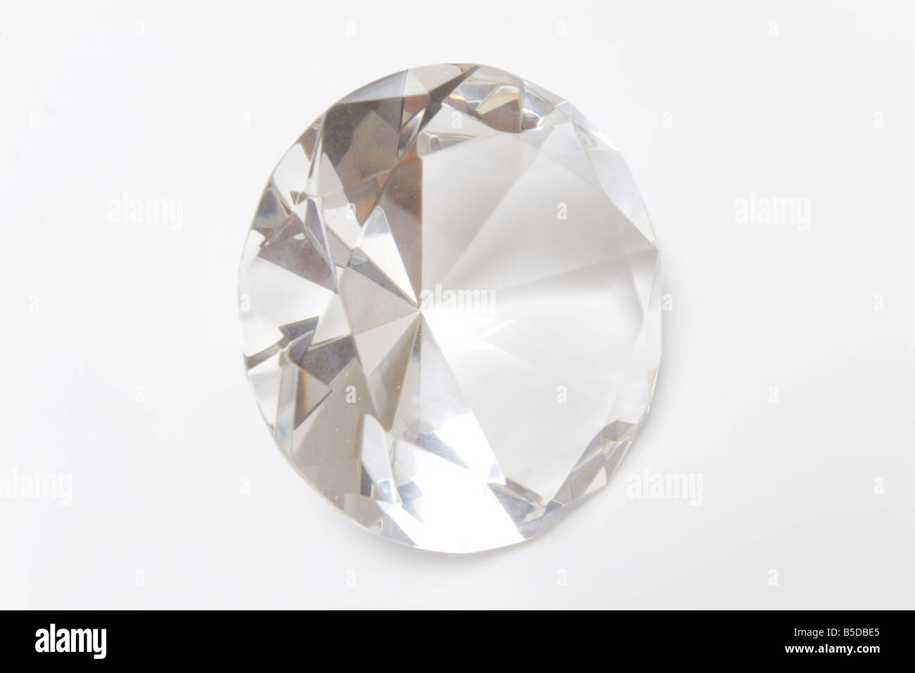 Diamant isoliert auf einem weißen Studio-Hintergrund Stockfoto