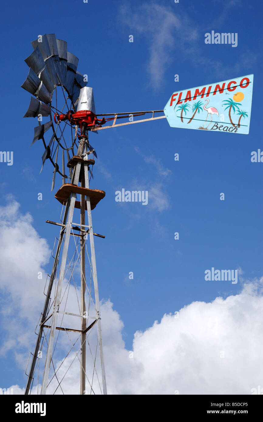 Wind-Pumpe entlang der Beach Protaras Zypern mediterranes dekoriert Stockfoto