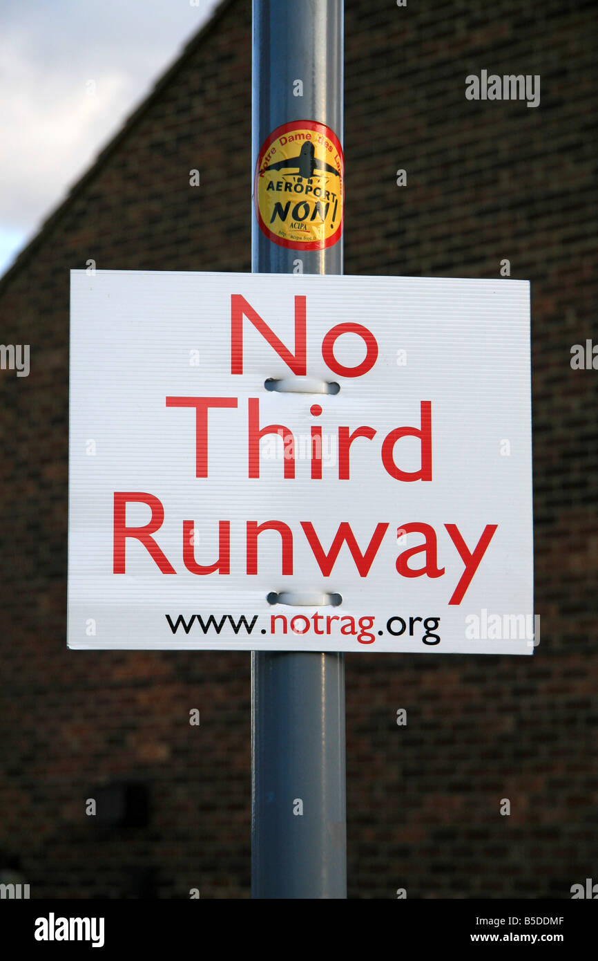 "Keine dritte Startbahn" protest anmelden Sipson Dorf, bestimmt um zu verschwinden, wenn die Heathrow dritte Start-und Landebahn gehen gegeben ist voraus. Stockfoto