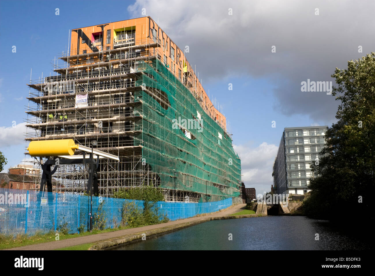 Neue Wohnungen neben Ashton Kanal, Manchester, UK Stockfoto
