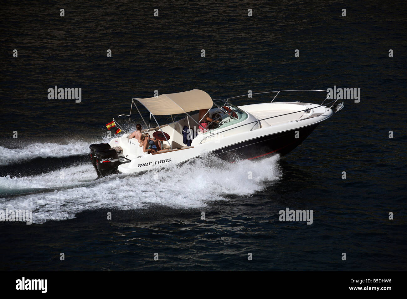 Ein Motorboot offshore, Mallorca, Spanien Stockfoto