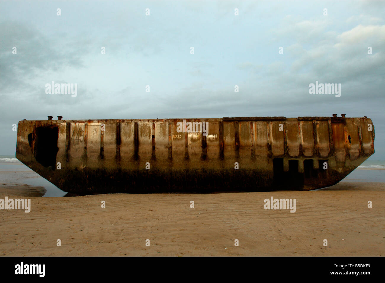 Reste von Mulberry Harbour, Goldstrand, Arromanches-Les-Bains, Normandie, Frankreich Stockfoto