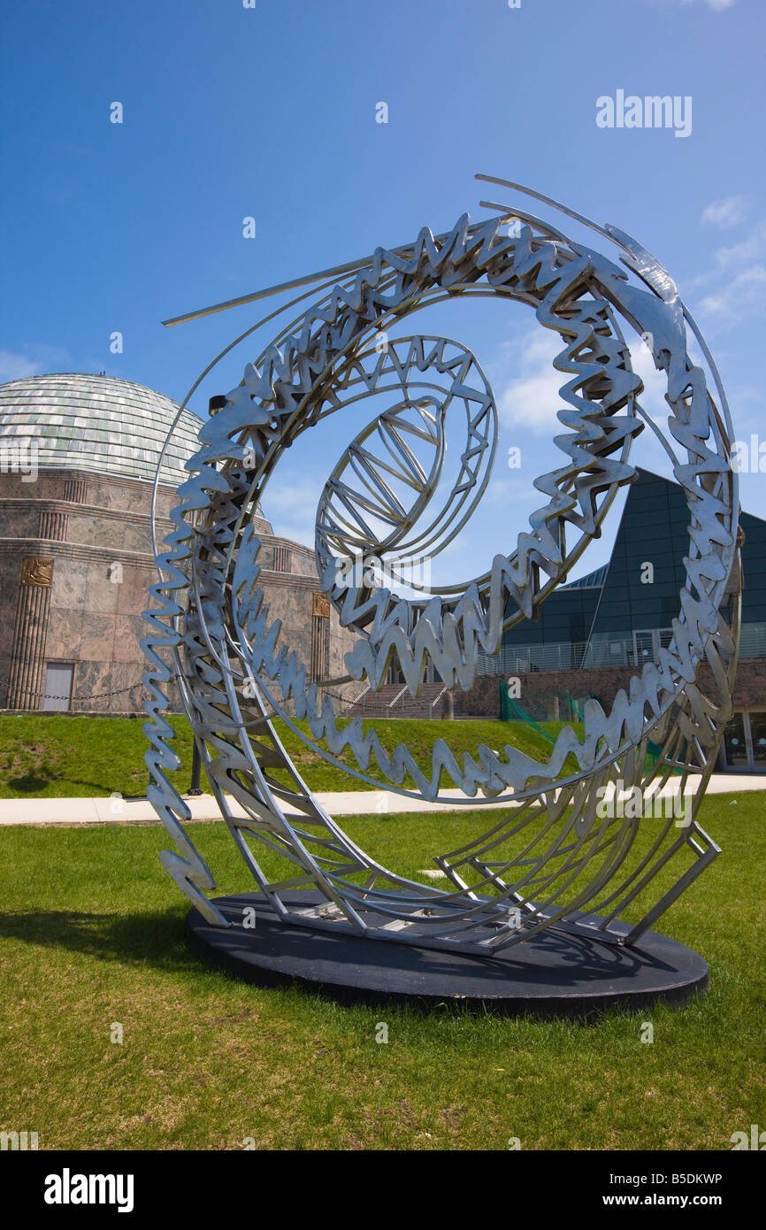 Moderne Skulptur außerhalb der Adler Planetarium in Chicago, Illinois, USA, Nordamerika Stockfoto