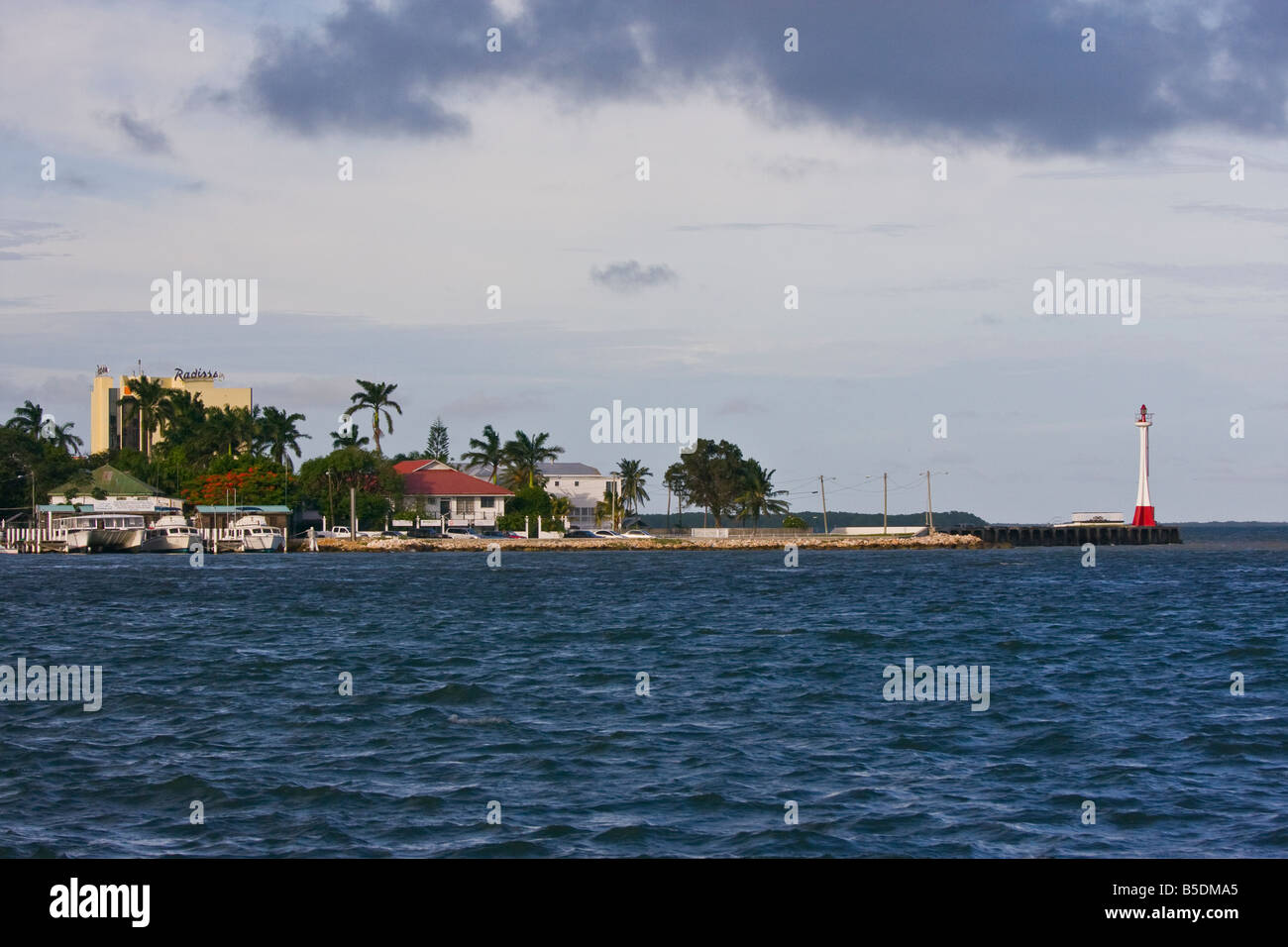 BELIZE BELIZE Belize Stadthafen an der Mündung des Haulover Creek Fort George Lighthouse auf der rechten Seite Stockfoto