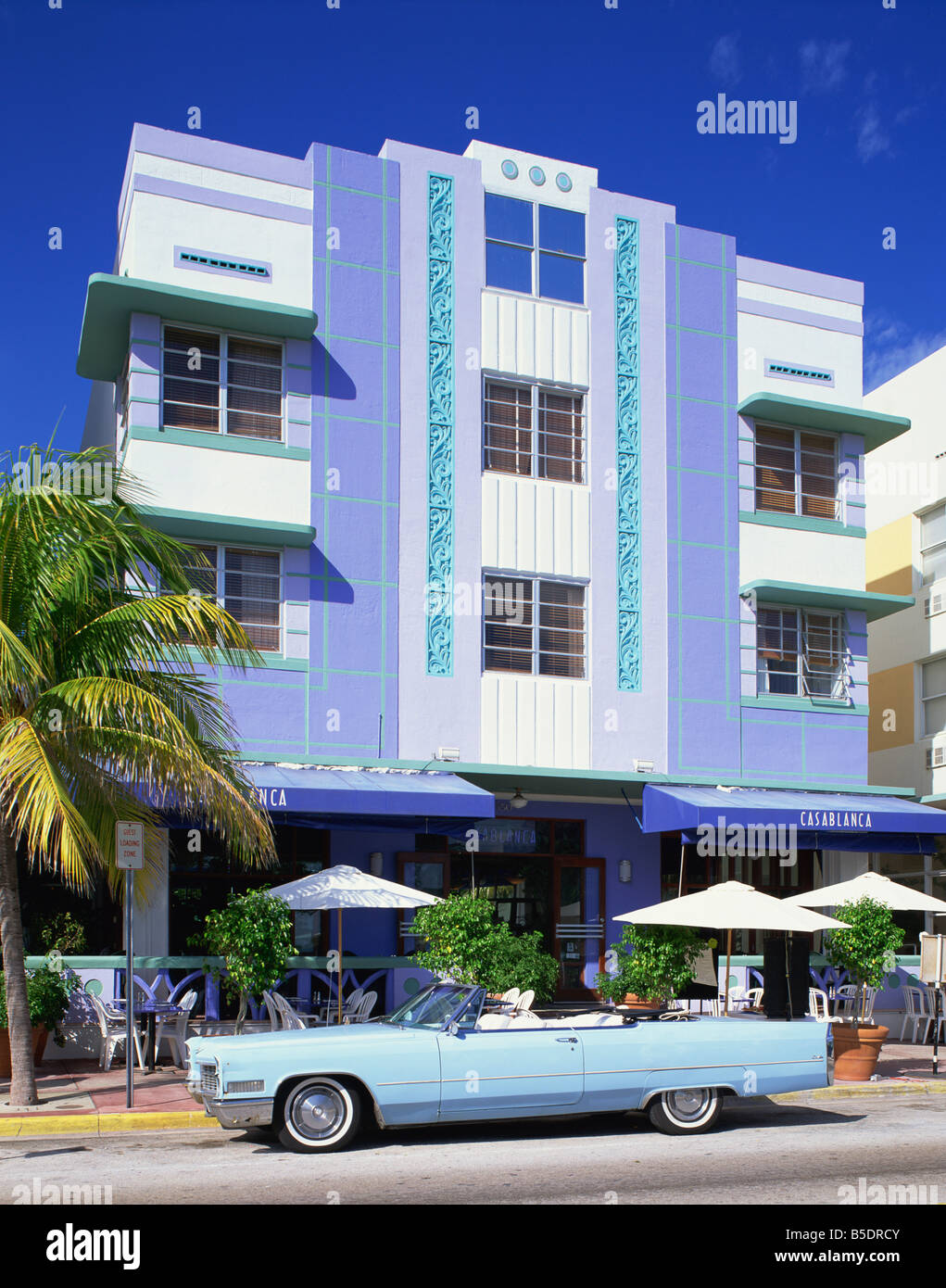 Amerikanische Oldtimer außerhalb der Casablanca Hotel Ocean fahren Art Deco District Miami Beach South Beach Miami Florida USA N Stockfoto