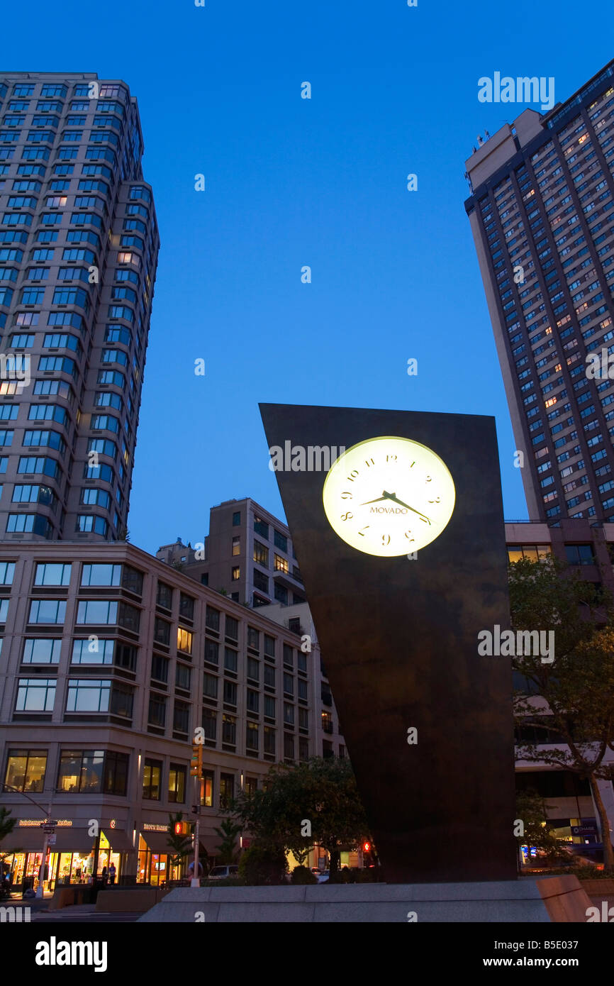 Timesculpture des Künstlers Philip Johnson, am Lincoln Center, Upper West Side, Manhattan, New York City, New York, USA Stockfoto