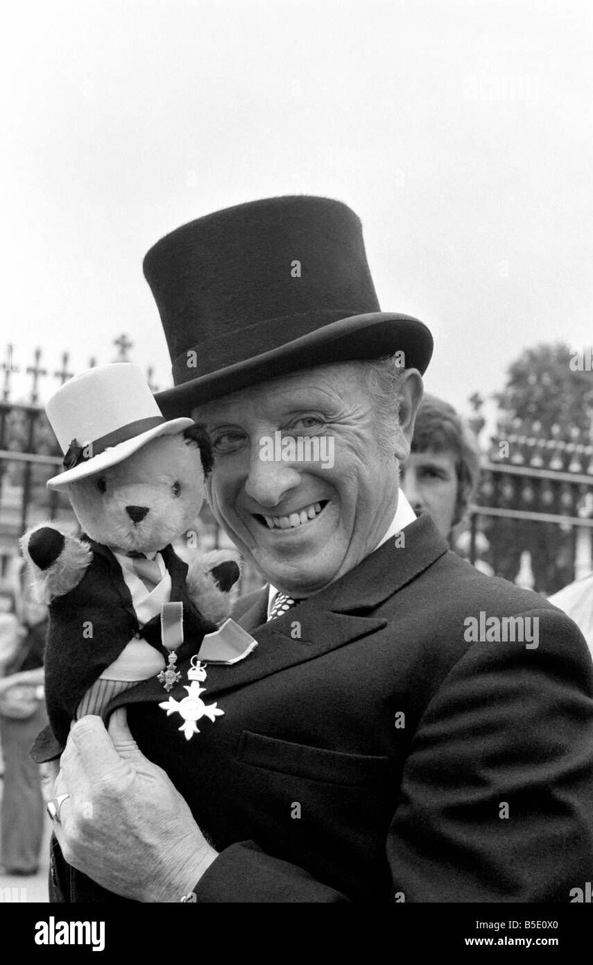 Harry Corbett und rußigen bei Investitur am Buckingham Palace. Jult 1976 Stockfoto
