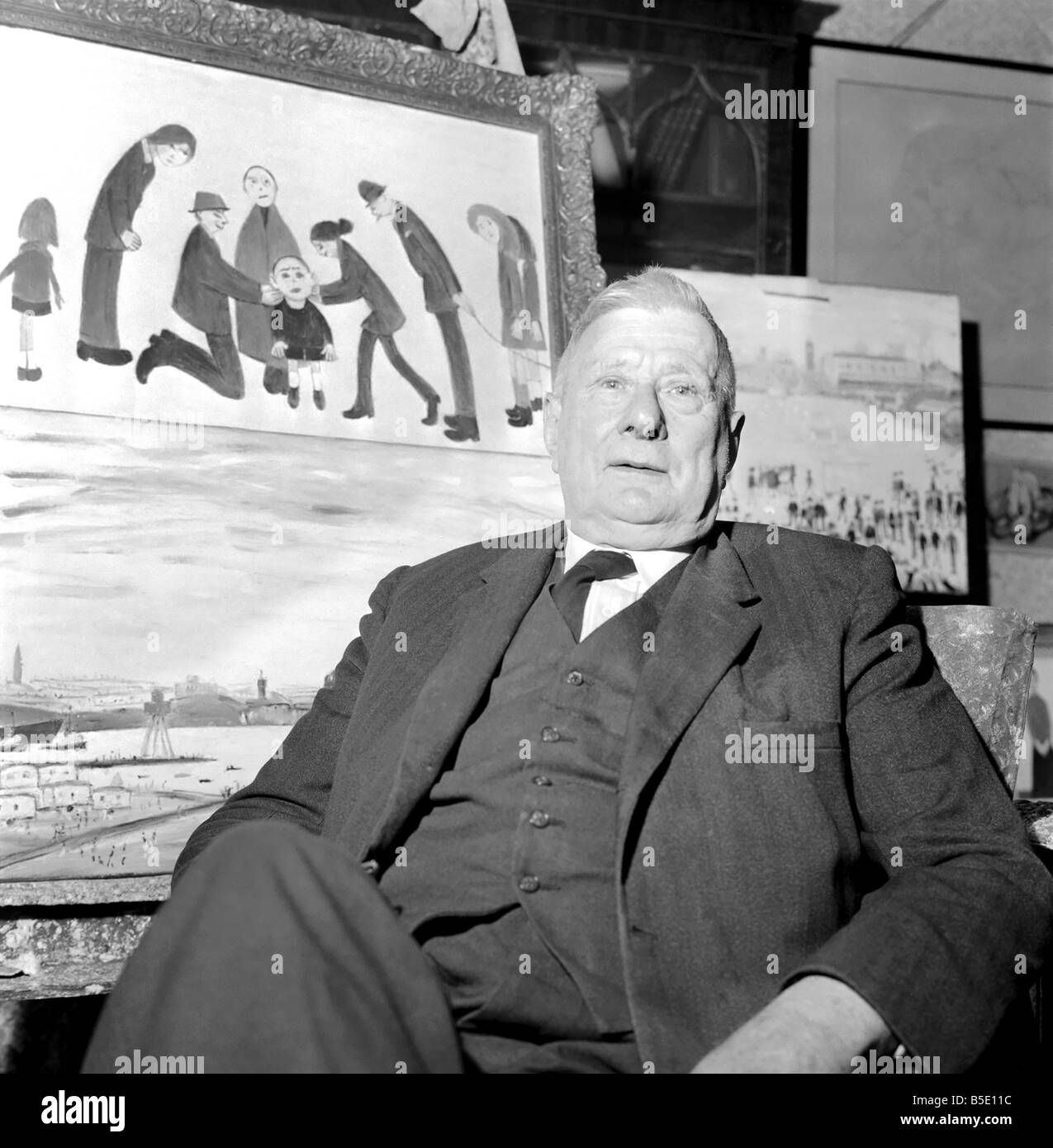 Laurence Stephen Lowry (1 Nov., 1887ðFeb. 23, 1976) englische geborene Künstler, die hier im Bild in seinem Haus in Mottram auf seinem 80. Bi Stockfoto