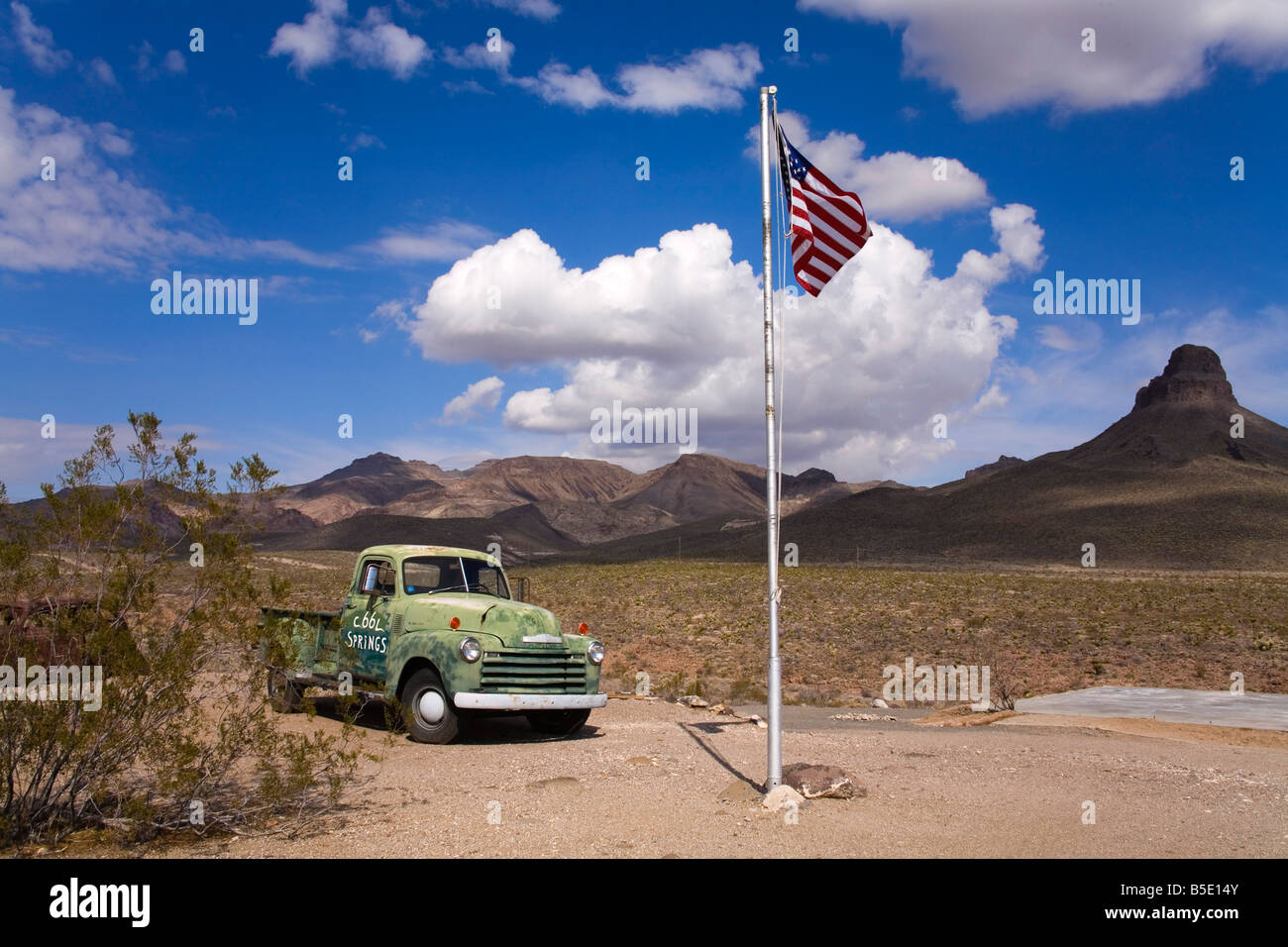 Alte LKW, historischen Cool Springs Tankstelle, Route 66, Arizona, USA, Nordamerika Stockfoto