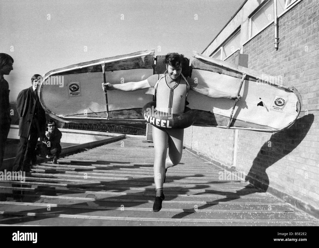 Noch einen anderen tapfere Briten versuchen, die Menschheit vorwärts März endete in ein nasses Grab, gekennzeichnet durch einen traurigen Kreis Blasen zu beeinflussen; Stockfoto