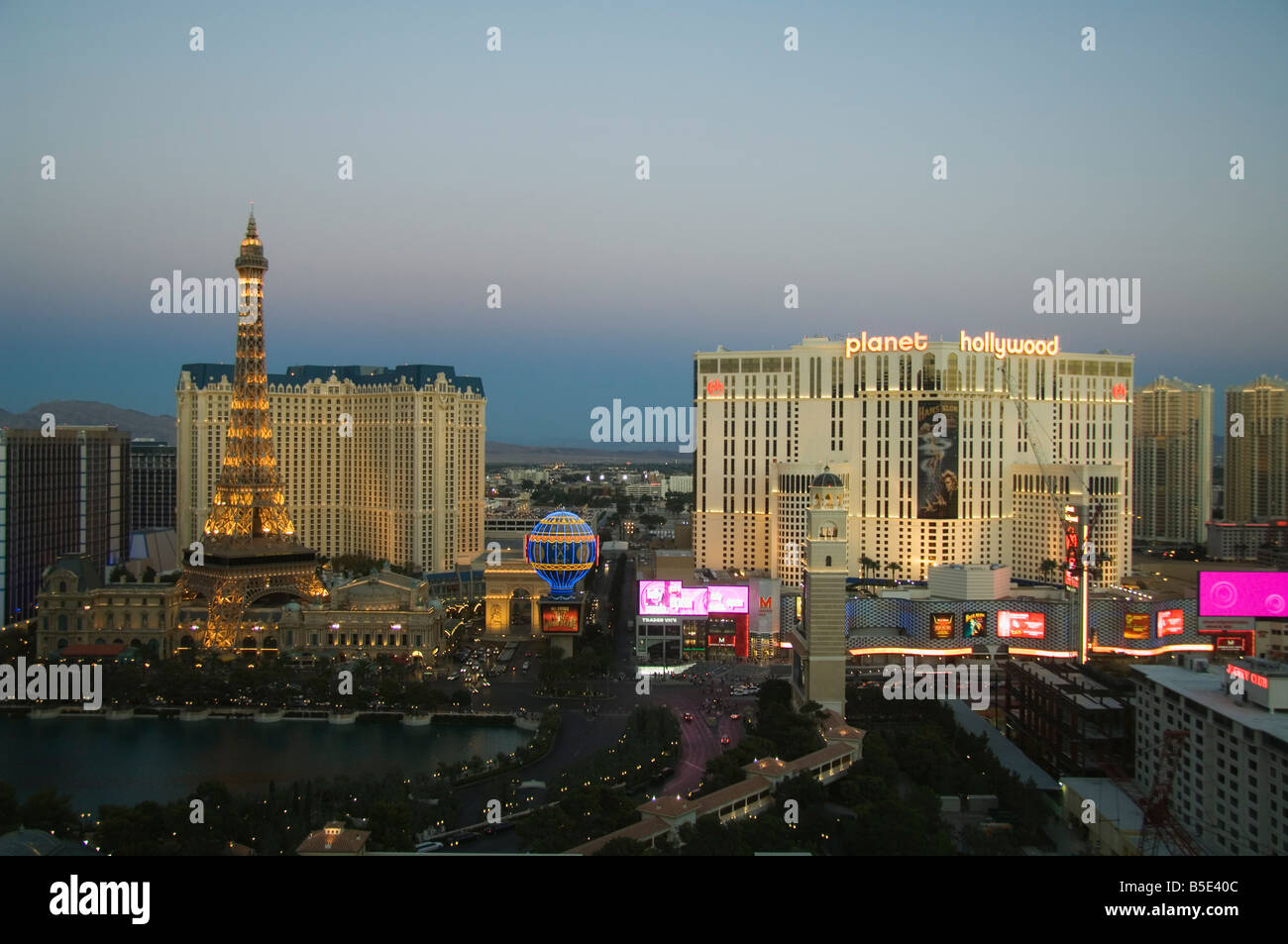 Hotel in Paris und andere auf dem Strip (Las Vegas Boulevard) in der Nähe von Flamingo Las Vegas, Nevada, USA, Nordamerika Stockfoto