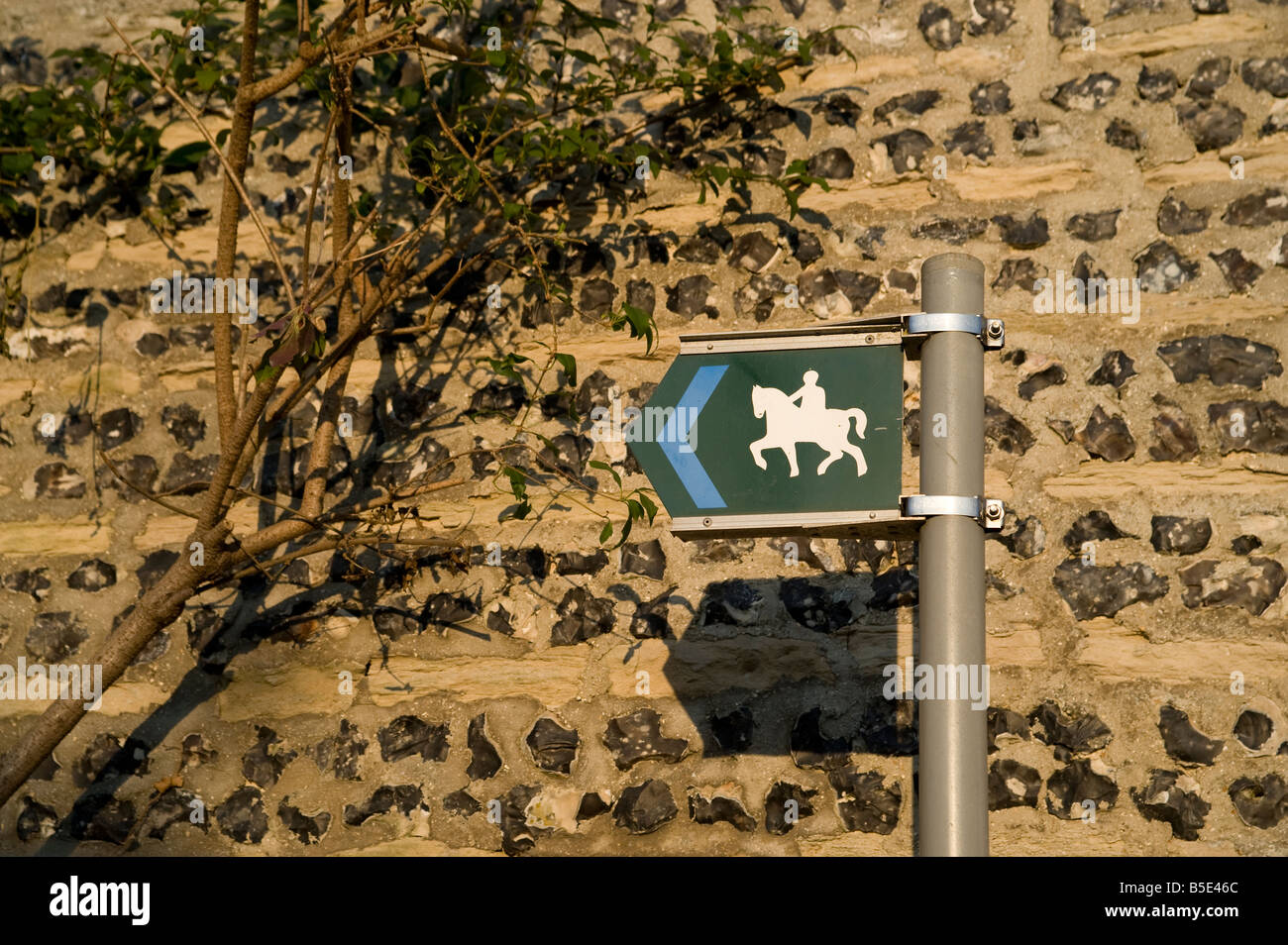 Ein Schild ein Pferd zurück trail Stockfoto