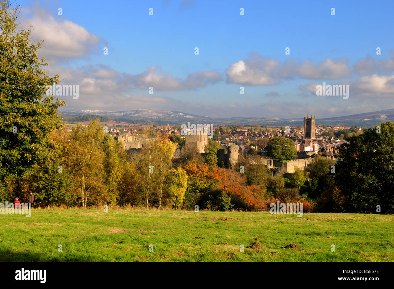 Ein Herbst Ansicht von Ludlow, Shropshire, England, UK, von Whitcliffe gesehen. Stockfoto