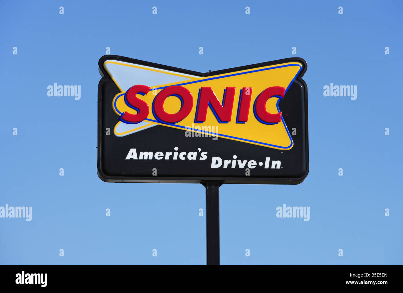 Ein Zeichen für die Sonic amerikanische Restaurant-Kette. Stockfoto