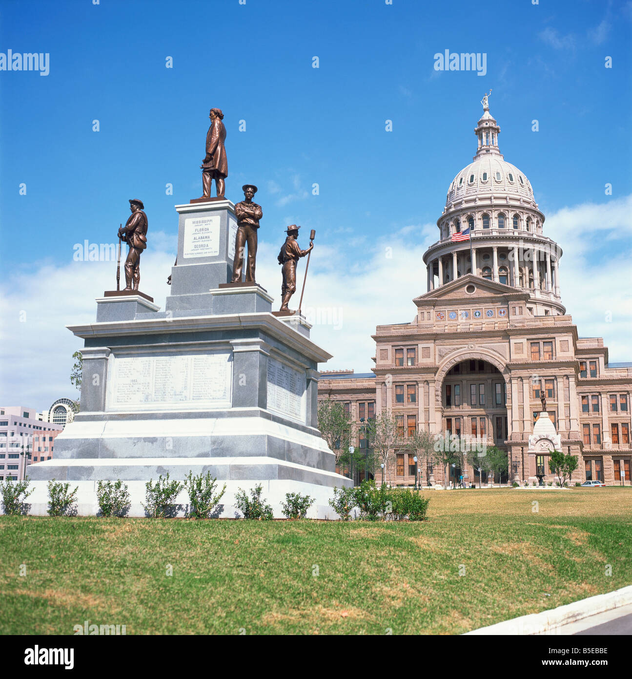 Alamo-Denkmal und das State Capitol in Austin Texas USA D Lomax Stockfoto
