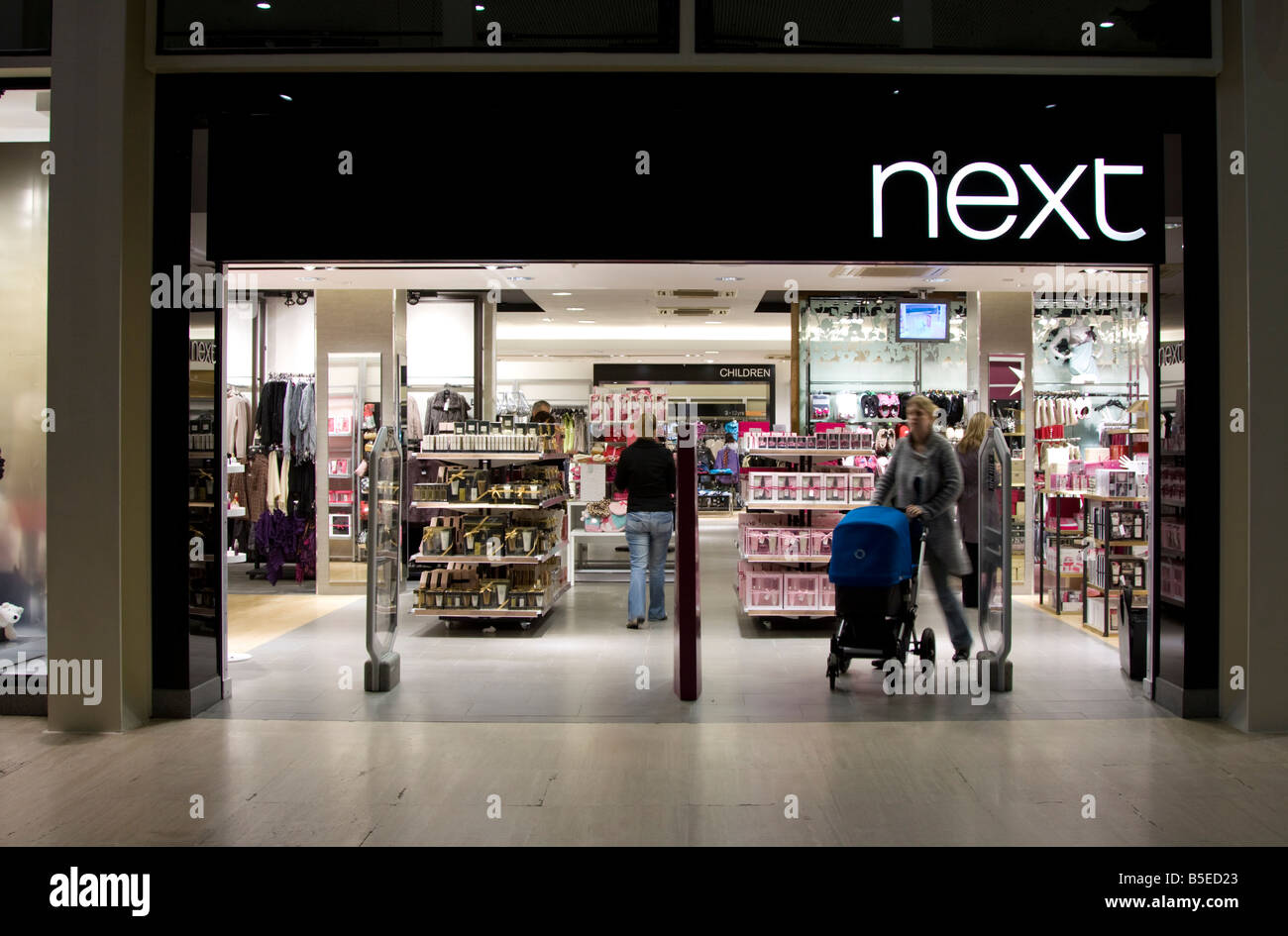 Als nächstes Kleidung Shop - Thecentre:mk-Einkaufszentrum - Milton Keynes - Buckinghamshire Stockfoto