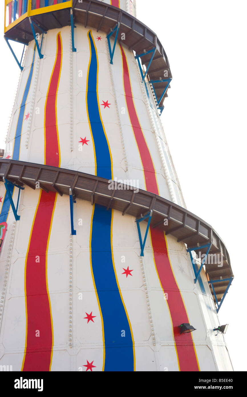 Folie Turm Fahrgeschäft auf weißen Hintergrund isoliert Stockfoto