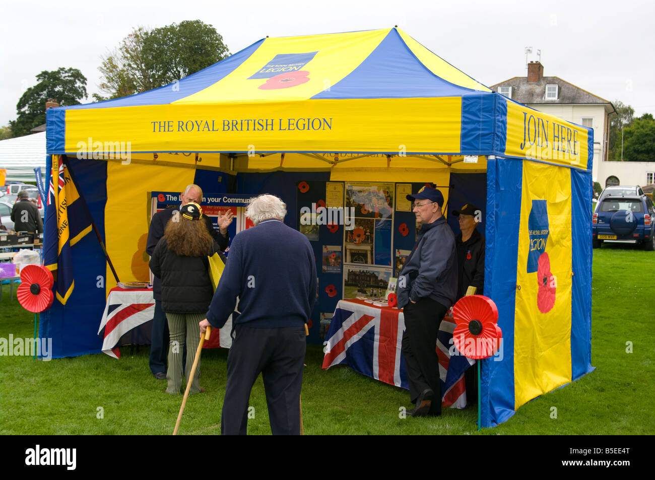 Der Royal British Legion Mohn Stall Godstone Sommer Fete Surrey-Gedenktag Stockfoto