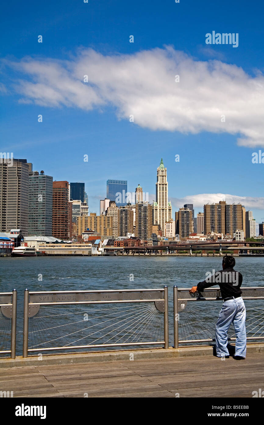 Lower Manhattan angesehen von Fulton Ferry Landing, Dumbo District, Brooklyn, New York City, New York, USA, Nordamerika Stockfoto