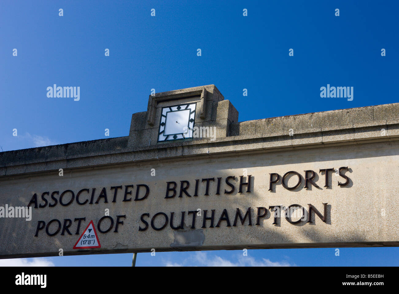 Einfahrt in den Hafen von Southampton Docks Southampton Hampshire Englands Stockfoto