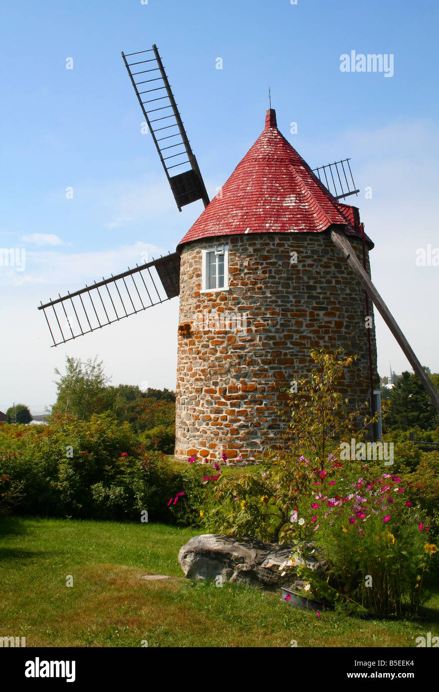 Schöne Windmühle aus dem 1800 in der Provinz von Quebec. Moulin-À-Vent Stockfoto