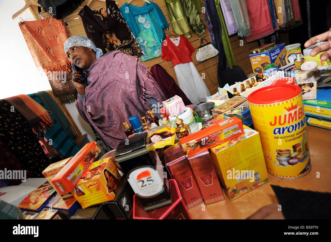 Ein somalischer Ladenbesitzer, Bolton UK Stockfoto