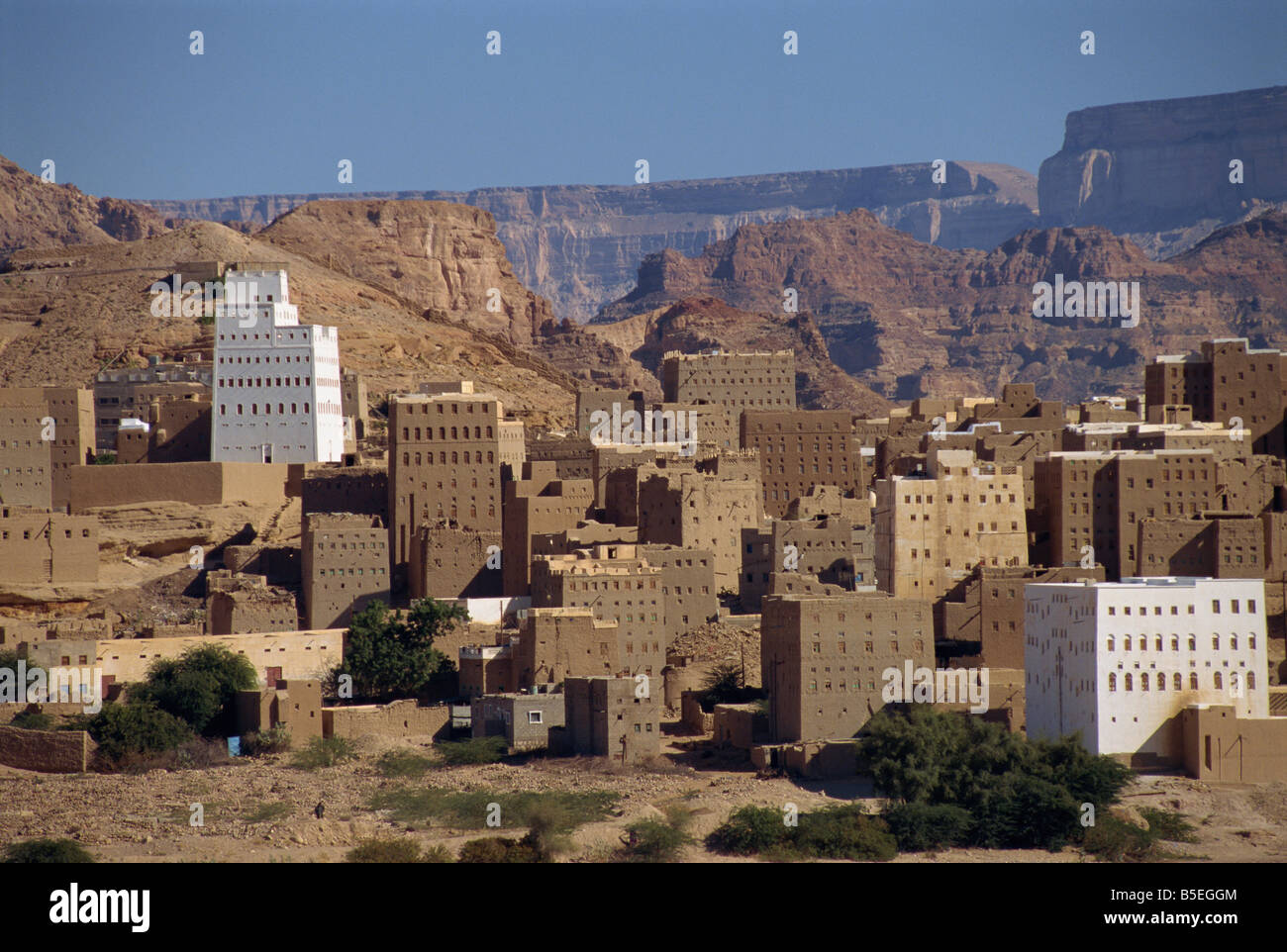 Die hohen Lehmziegel Häuser aus Habban in Hadramaut, Jemen Stockfoto
