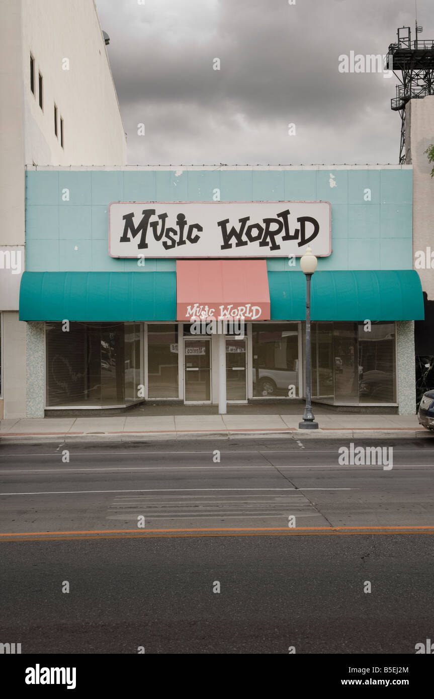 Verlassene und verblasst Musik Shop Fassade Stockfoto