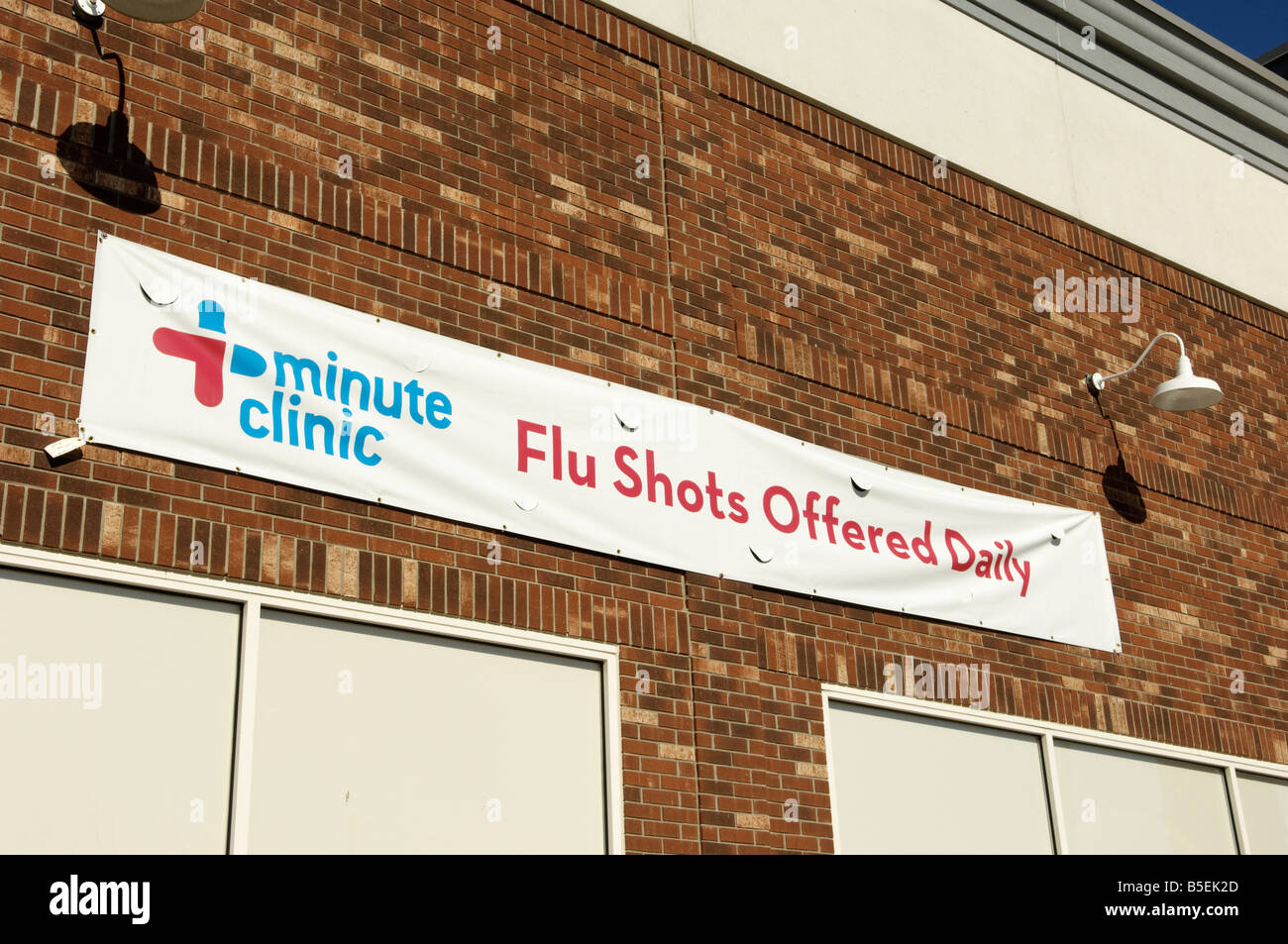 Grippeschutzimpfung unterzeichnen in Minute Clinic in Rochester, Michigan USA Stockfoto