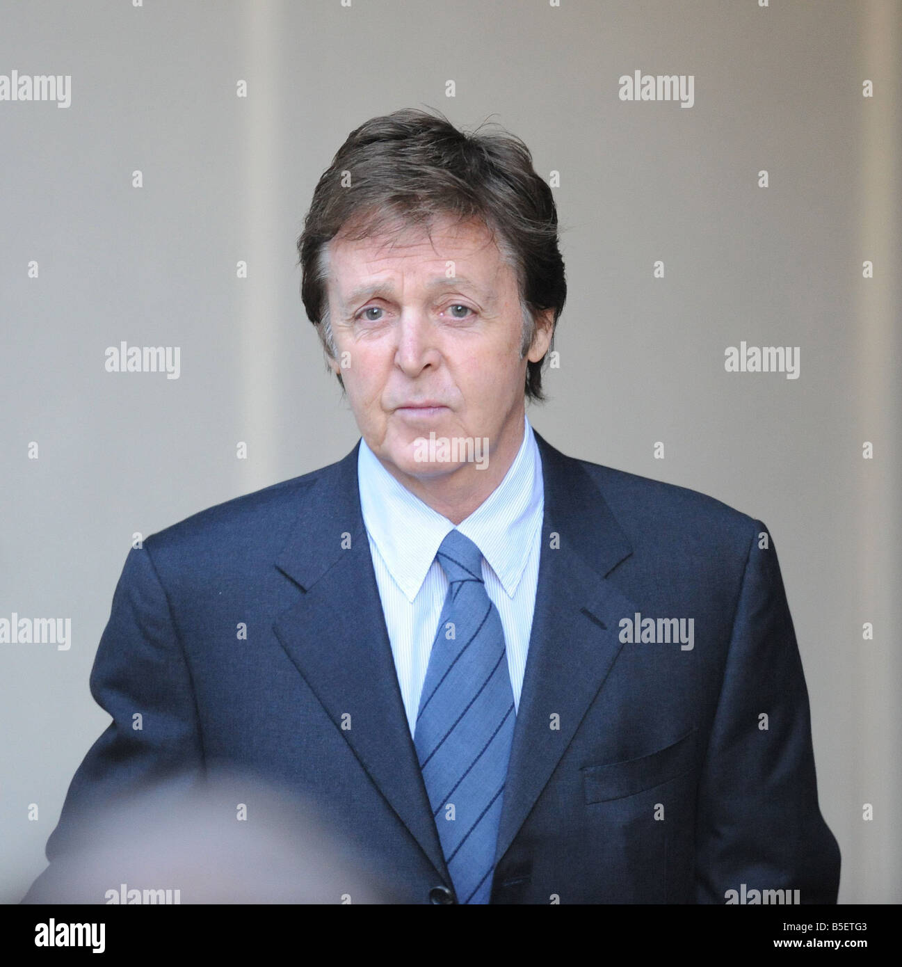 Sir Paul McCartney kommt bei den Royal Courts of Justice für einen weiteren Tag in der mündlichen Verhandlung in seine Scheidungsvereinbarung mit Heather Mills Stockfoto