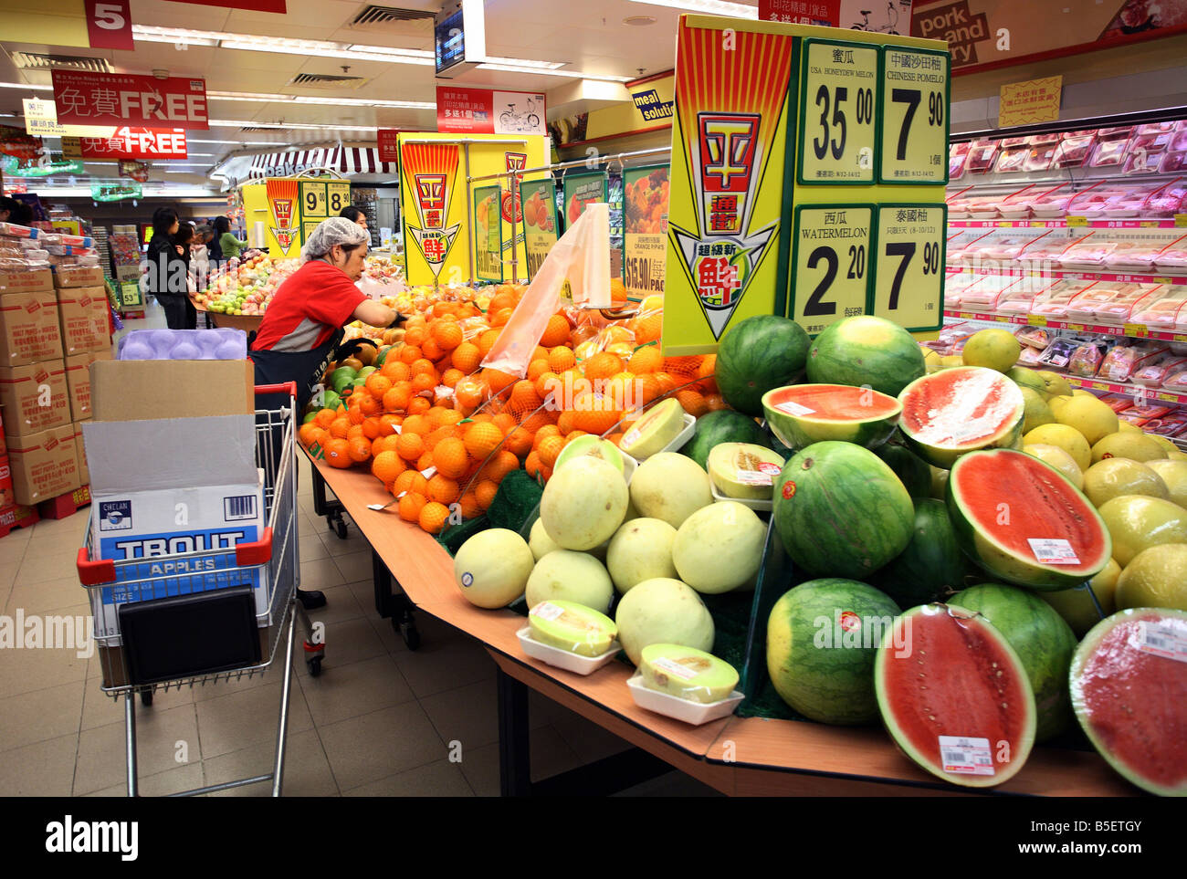 Obst-Keller in einem Supermarkt in Hong Kong, China Stockfoto