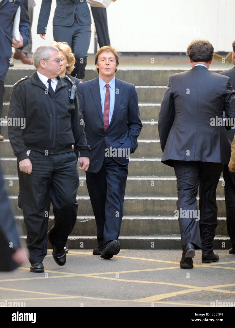Sir Paul McCartney kommt bei den Royal Courts of Justice für einen weiteren Tag in der mündlichen Verhandlung in seine Scheidungsvereinbarung mit Heather Mills Stockfoto