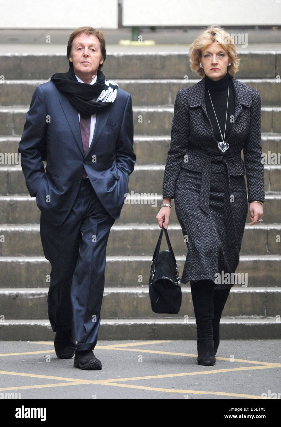 Sir Paul McCartney und seine Soliciter Fiona Shackleton kommen vor dem High Court für einen weiteren Tag in der Scheidung Anhörung mit Heather Mills Stockfoto