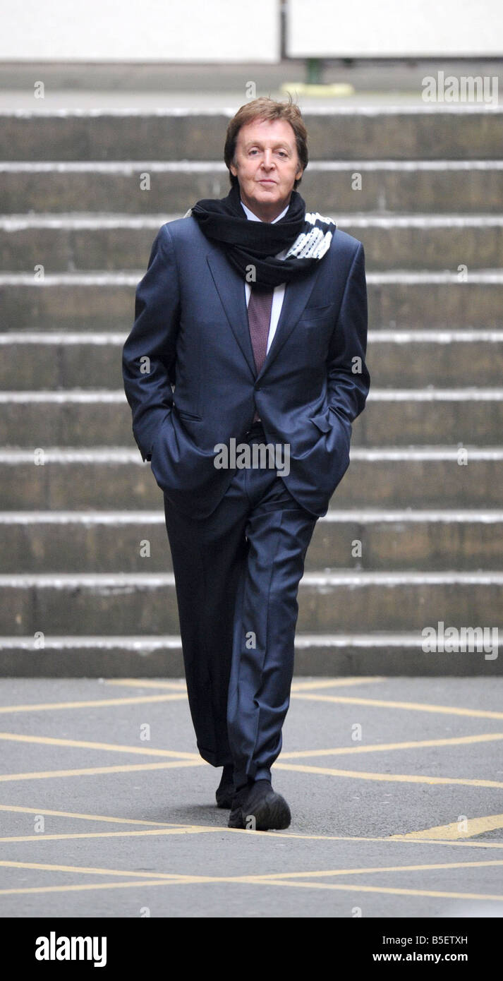 Sir Paul McCartney und seine Soliciter Fiona Shackleton kommen vor dem High Court für einen weiteren Tag in der Scheidung Anhörung mit Heather Mills Stockfoto