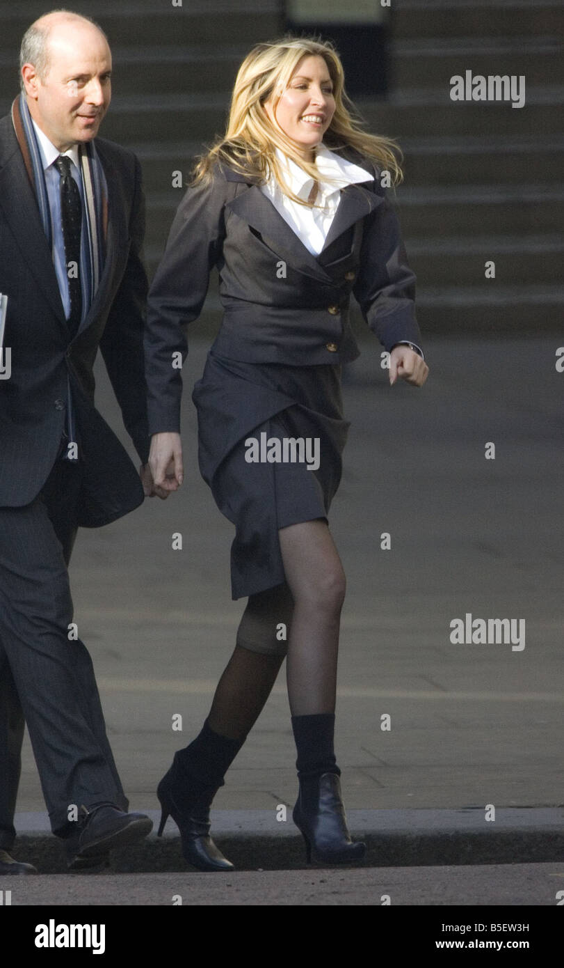 Heather Mills verlässt der High Court nach einem weiteren Tag in der Scheidung Siedlung Anhörung mit Sir Paul McCartney Stockfoto