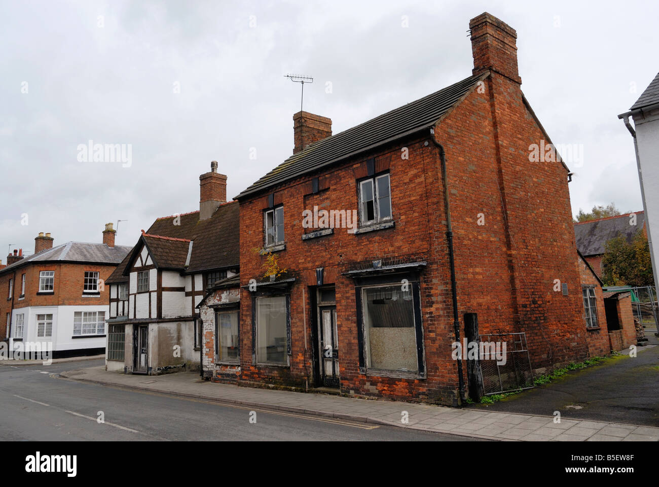 Denkmalgeschützte Gebäude in Prees Heath,, Shropshire in einem schlechten Zustand. Stockfoto