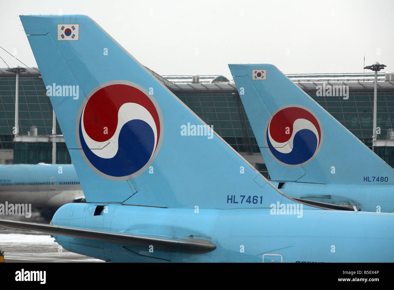 Flugzeug-Frack mit Logos von Korean Air Airlines, Seoul, Südkorea Stockfoto