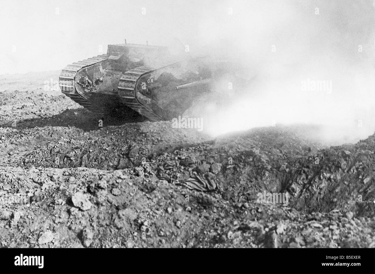 MK.1 Tank in Aktion auf der westlichen Frontseite &#13; &#10; 23. November 1916. &#13; &#10; OP480K/B Stockfoto