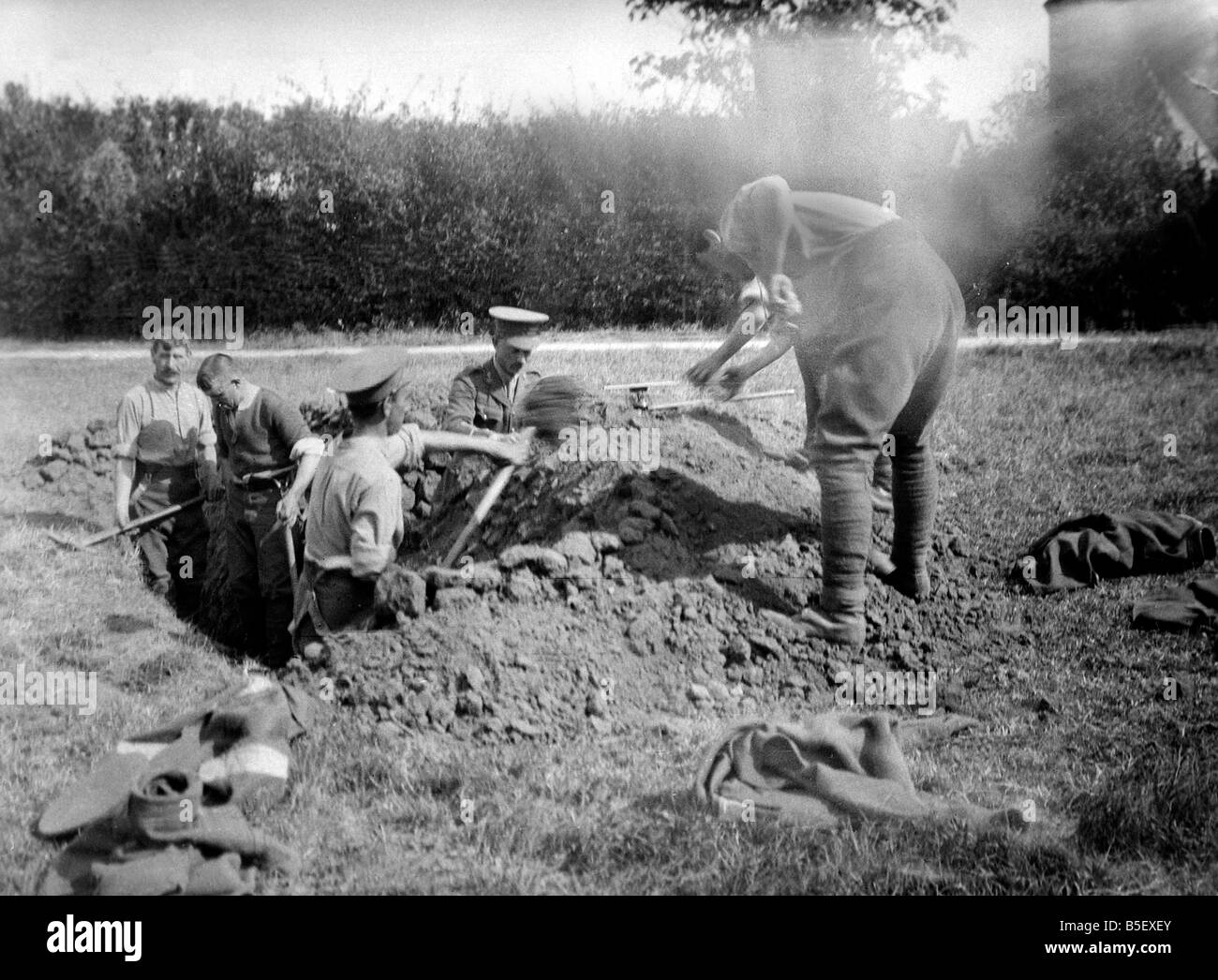 Englische Soldaten Graben Graben. &#13; &#10; 6. Juli 1914. &#13; &#10; OP707. Stockfoto