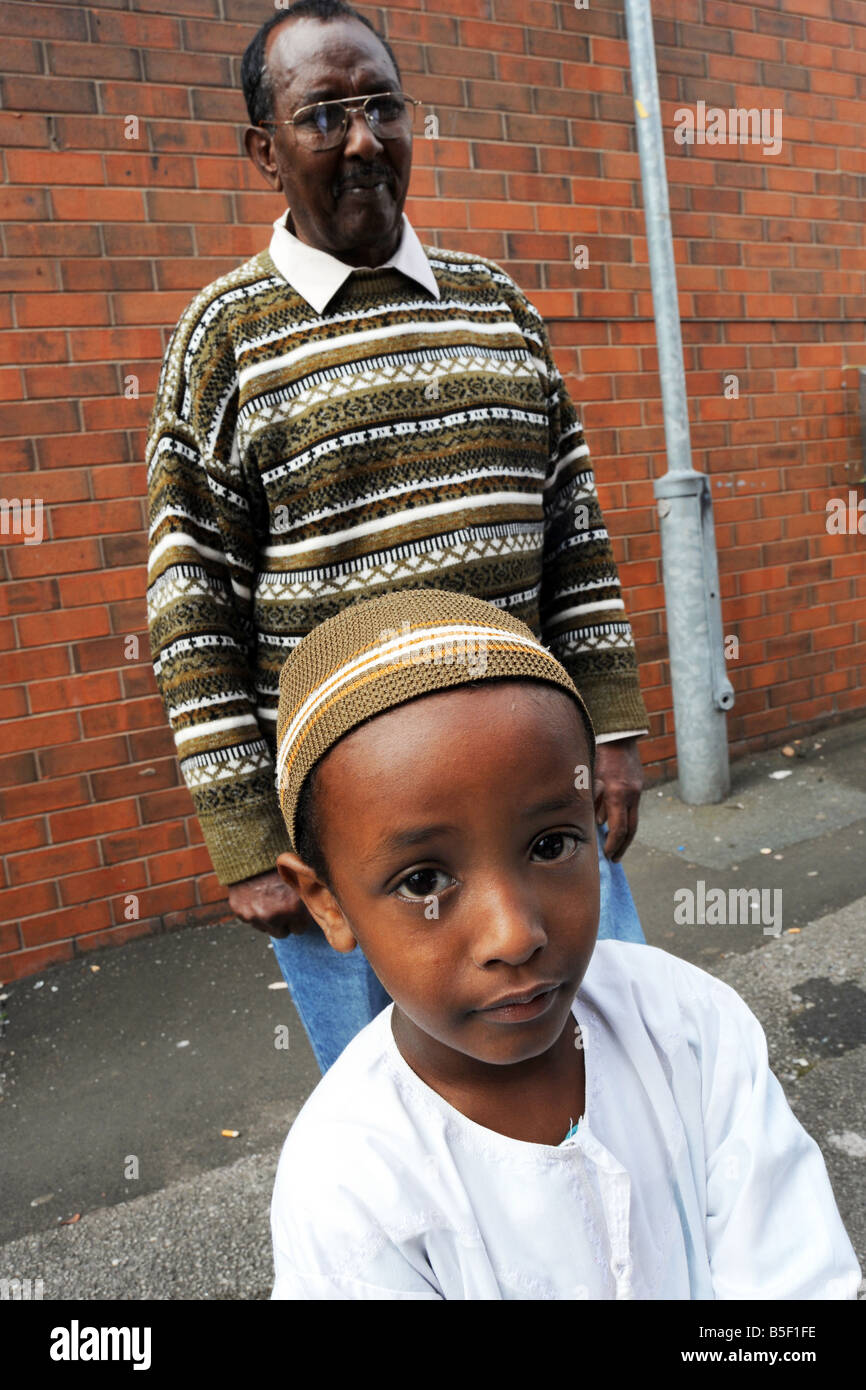 Somalischer RefugeeFamily auf der Straße Bolton Modell veröffentlicht Stockfoto
