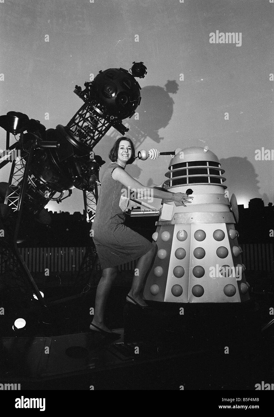 Doctor Who Verity Lambert mit einem Dalek Stockfoto